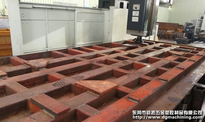 大型數(shù)控龍門(mén)銑加工的設(shè)備特性